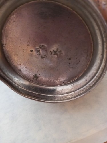 Alte zinnkanne mit deckel - zinnkanne,