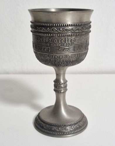 Zinnpokal auf fuß mit - auf,