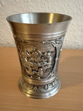 Zinnbecher mit Prägung Relief