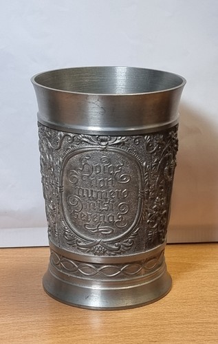 Zinnbecher mit div motiven - zinnbecher, div.