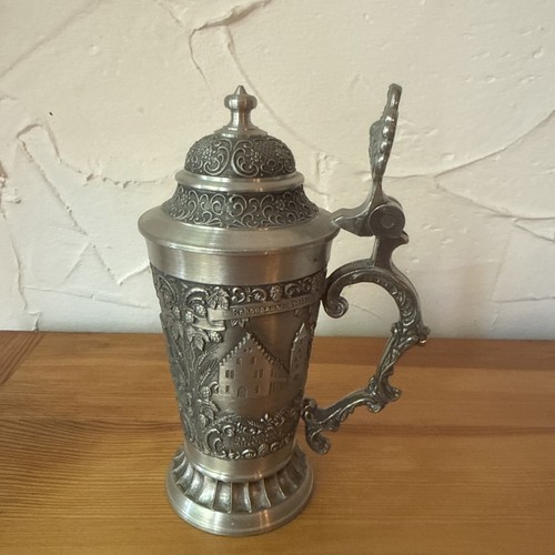 Kleiner schlanker zinnkrug mit - kleiner,schlanker,