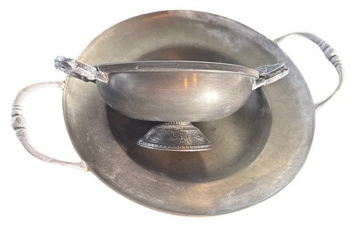 Zwei zinnschalen mit griffen - zwei,