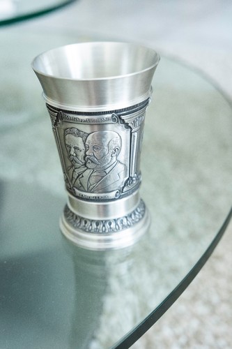 Vintage zinnbecher 100 jahre - vintage,