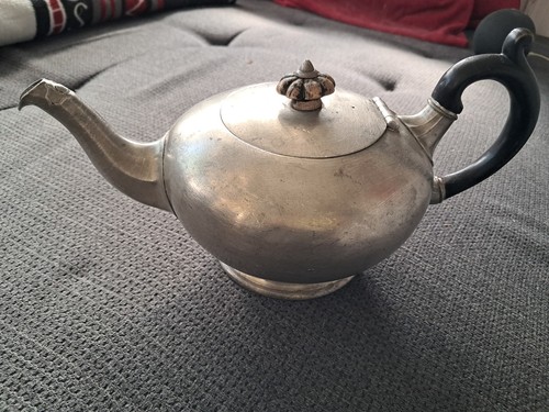 Antike zinnkanne mit punze - zinnkanne,