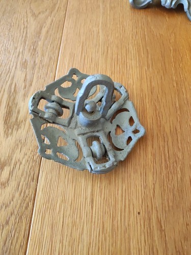 Metallobjekt aus zinn - metallobjekt,